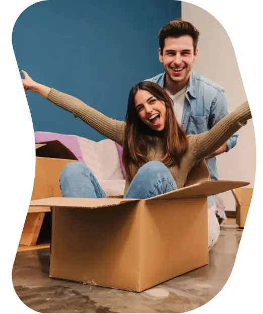 Two guys sitting on the floor of their apartment with Muval moving boxes